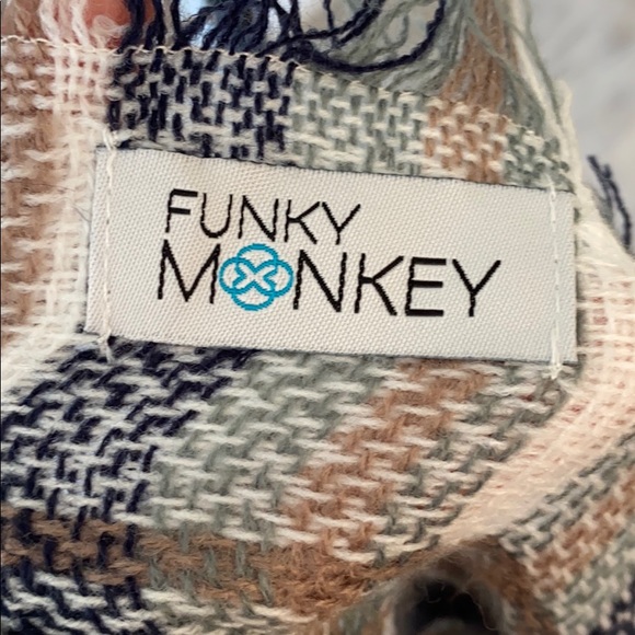 Wrap - Picture 3 of 3